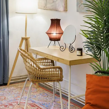 Apartment Artsy In Friedrichshain